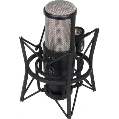 Микрофон проводной  AKG P420, черный